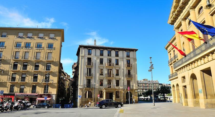 Hotel Hostal Arriazu à Pampelune Extérieur photo